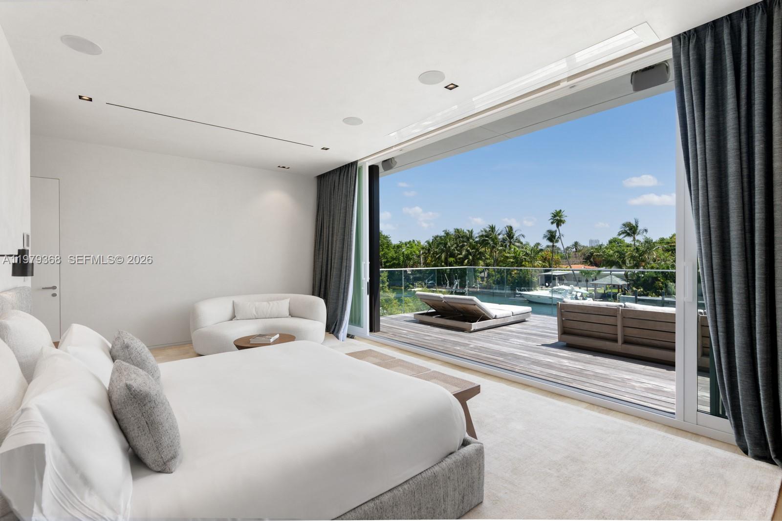 1051 W 48th St #4 Miami Beach, FL 33140