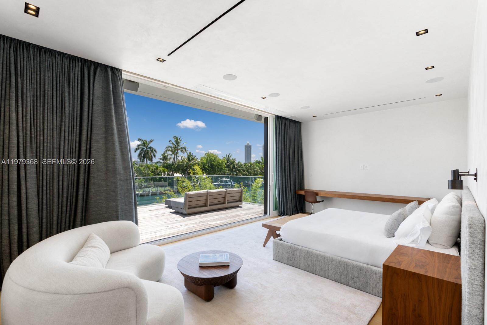 1051 W 48th St #4 Miami Beach, FL 33140