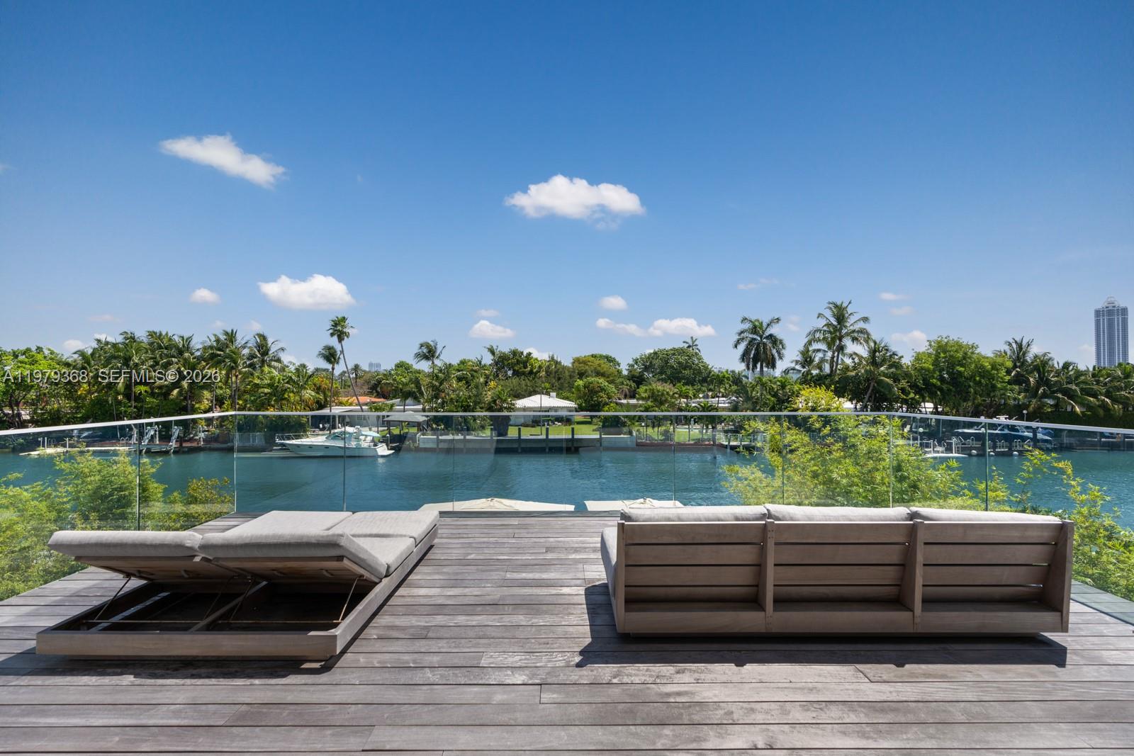 1051 W 48th St #4 Miami Beach, FL 33140