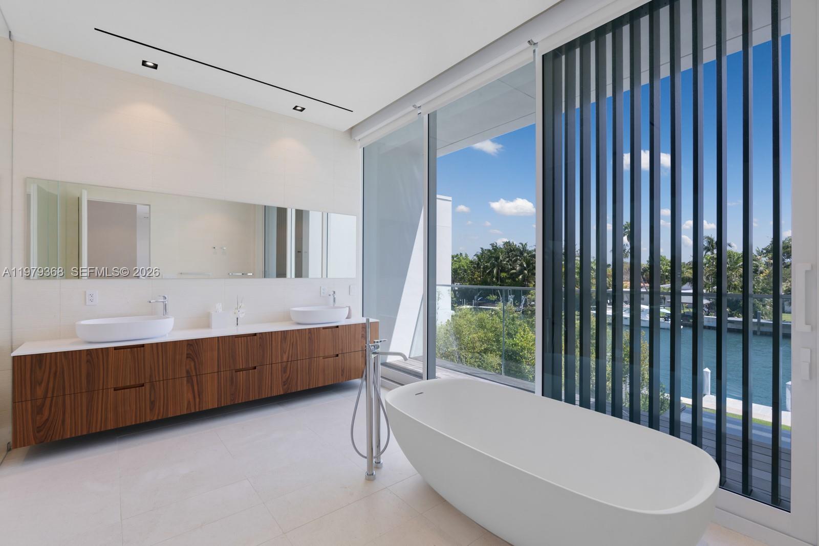 1051 W 48th St #4 Miami Beach, FL 33140