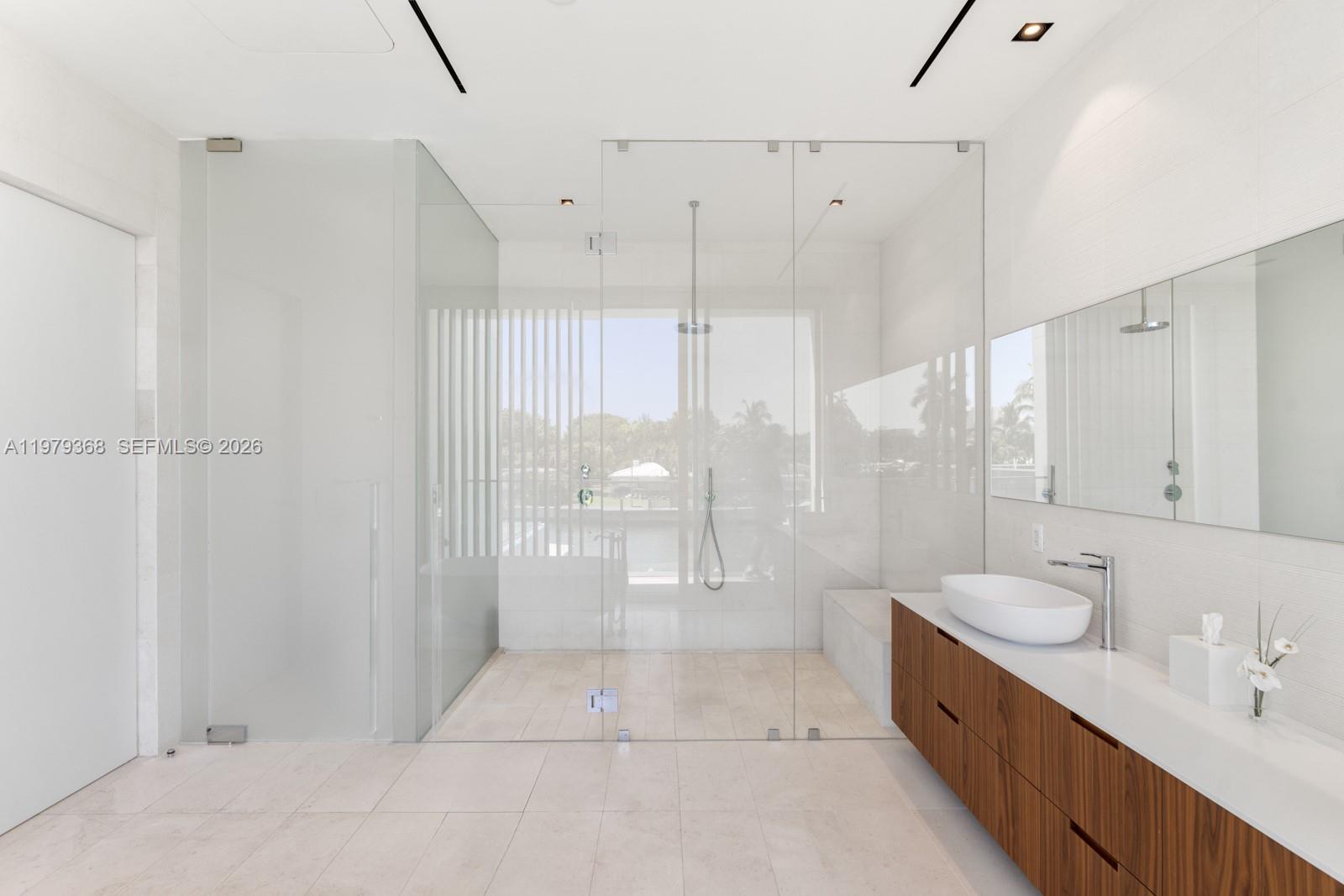 1051 W 48th St #4 Miami Beach, FL 33140