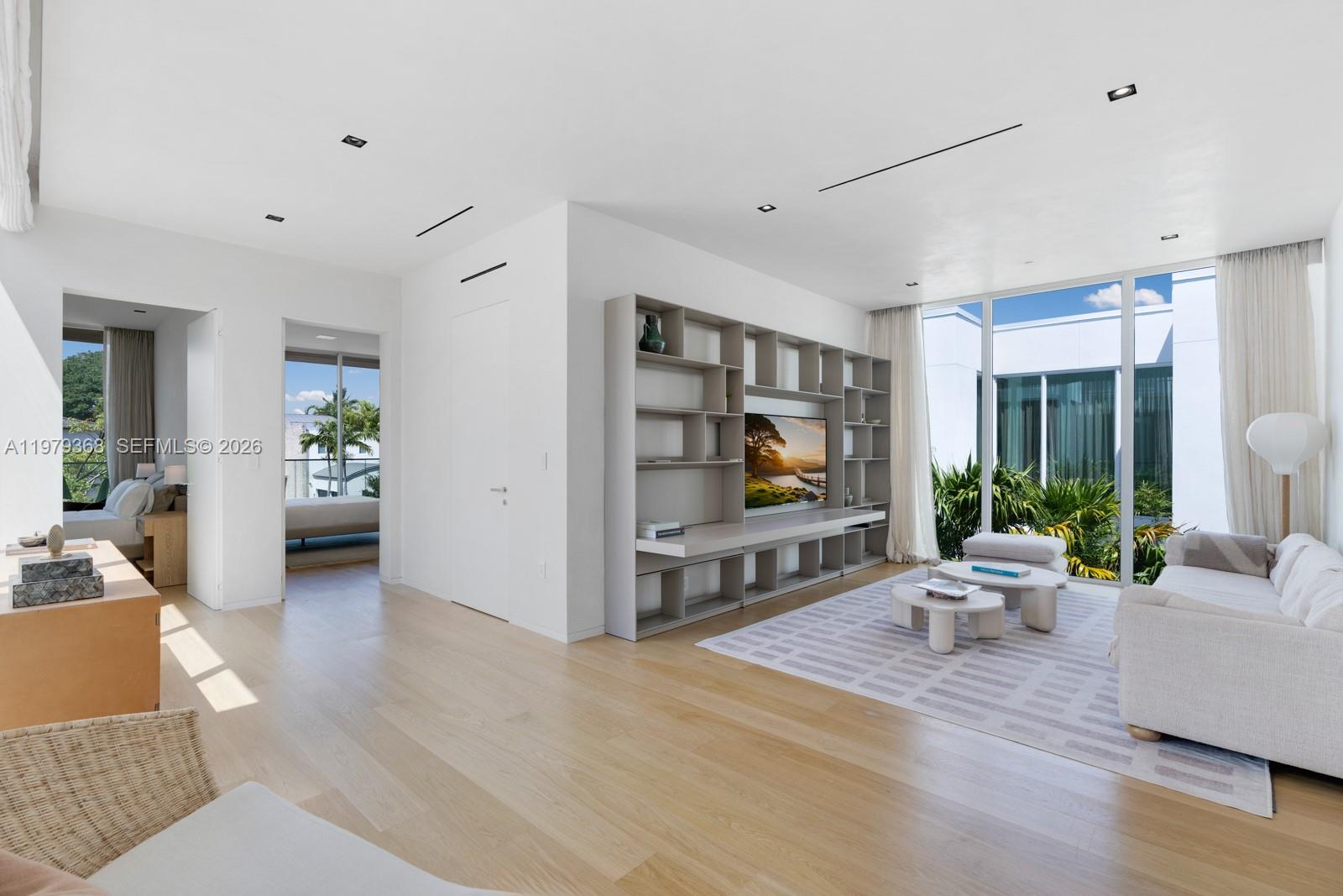 1051 W 48th St #4 Miami Beach, FL 33140