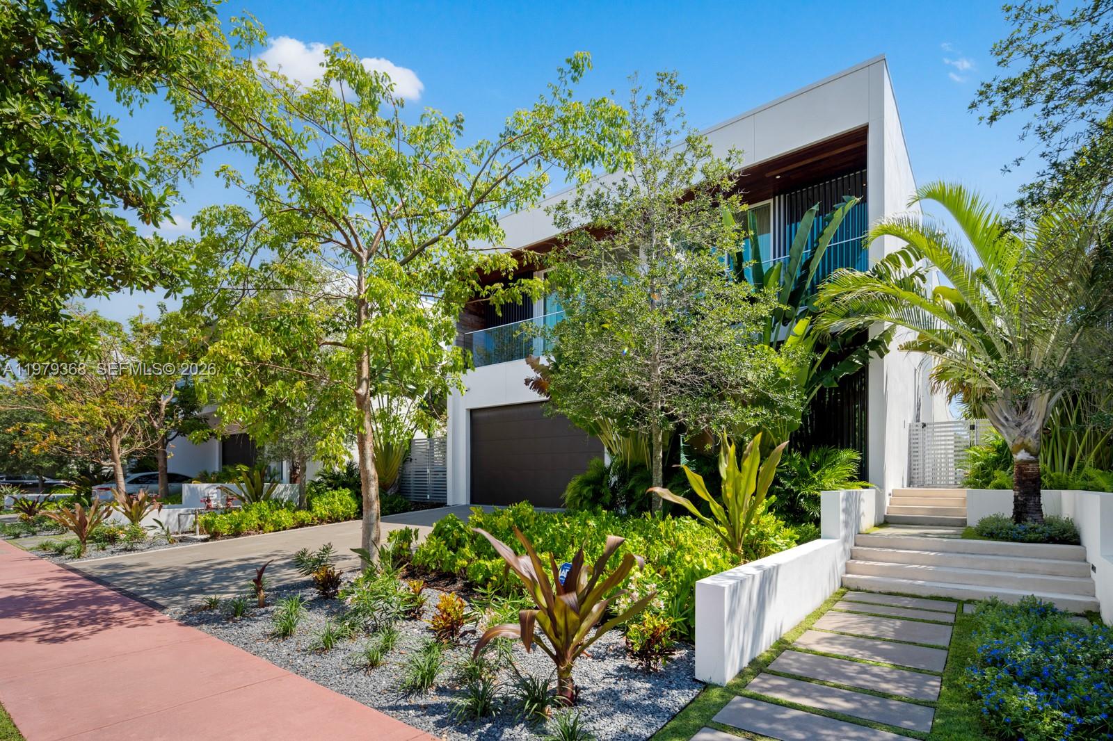 1051 W 48th St #4 Miami Beach, FL 33140