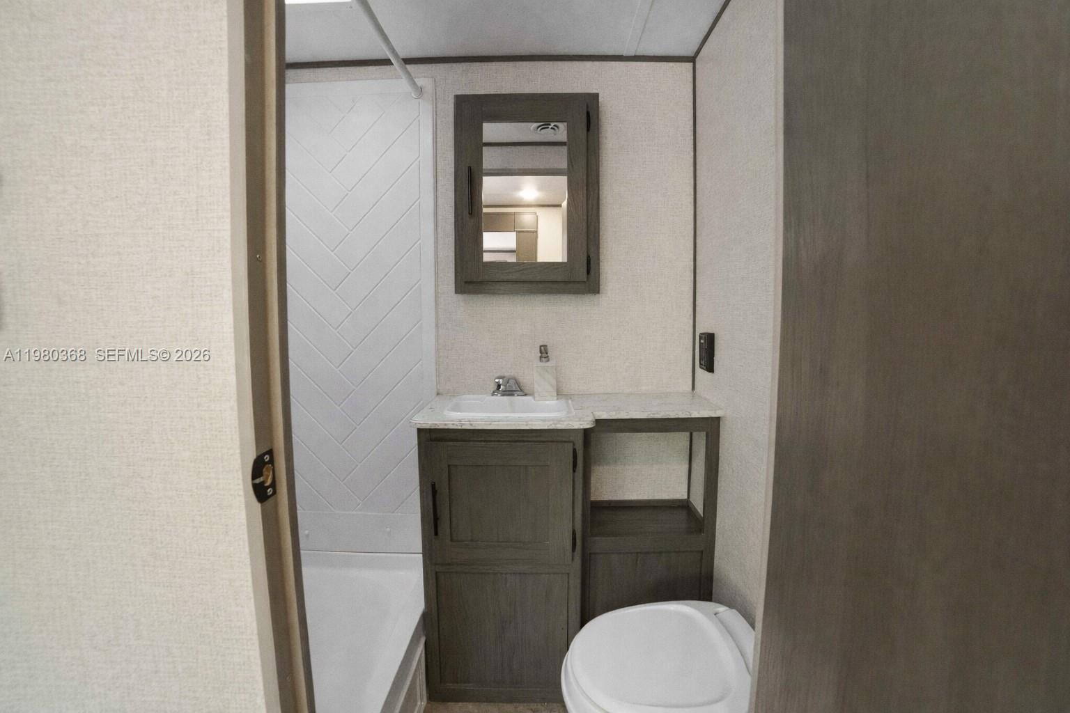 1557 Long Bch Dr Big Pine, FL 33043