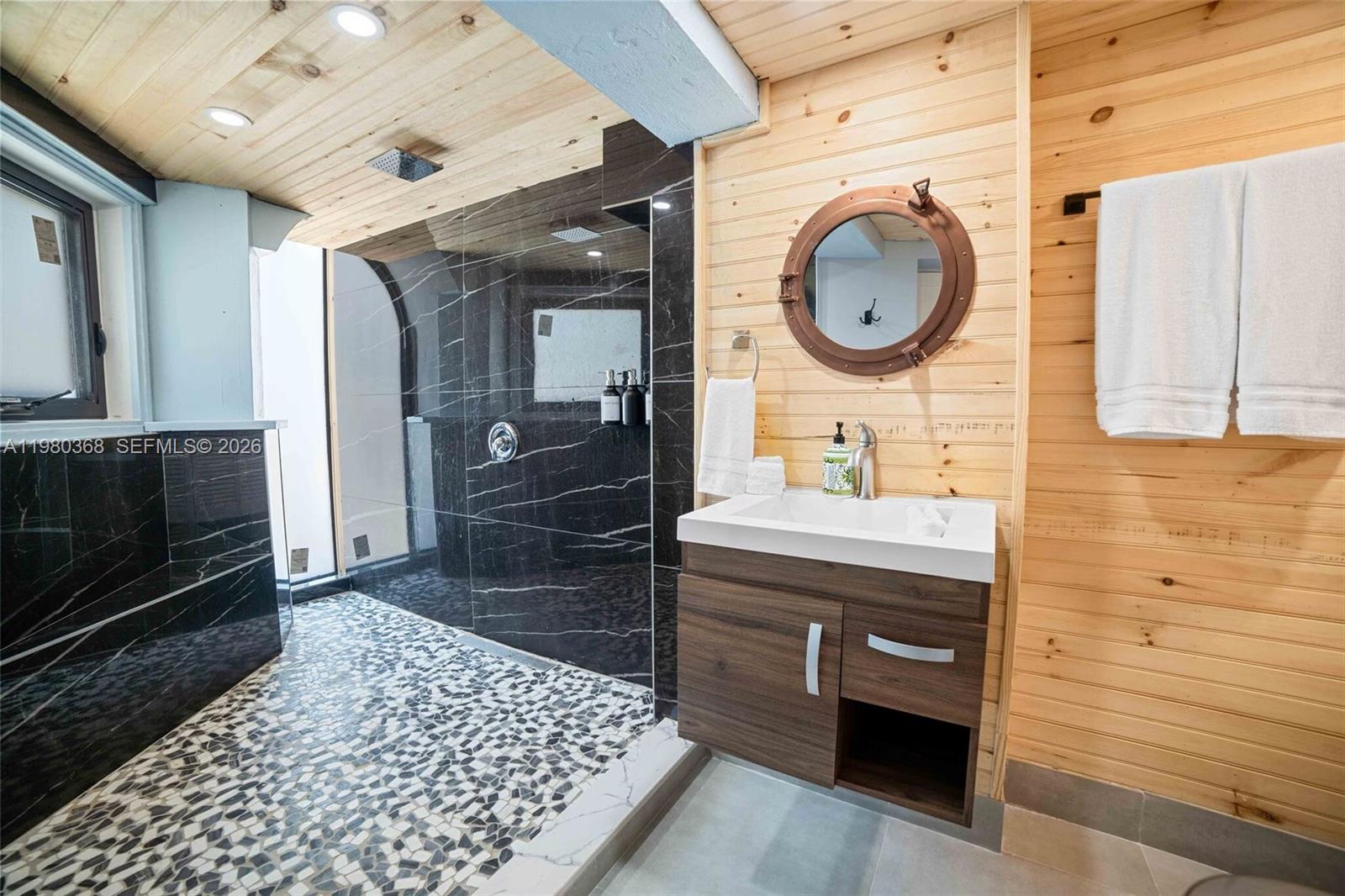 1557 Long Bch Dr Big Pine, FL 33043