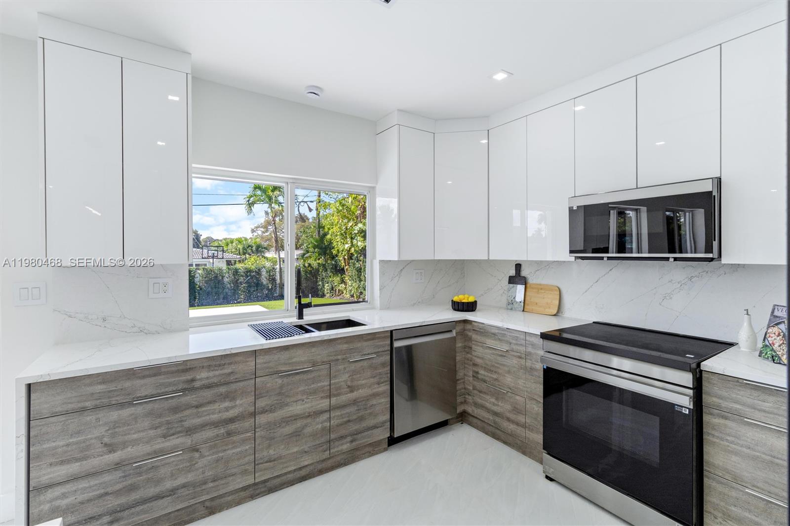 1840 NE 199th St Miami, FL 33179