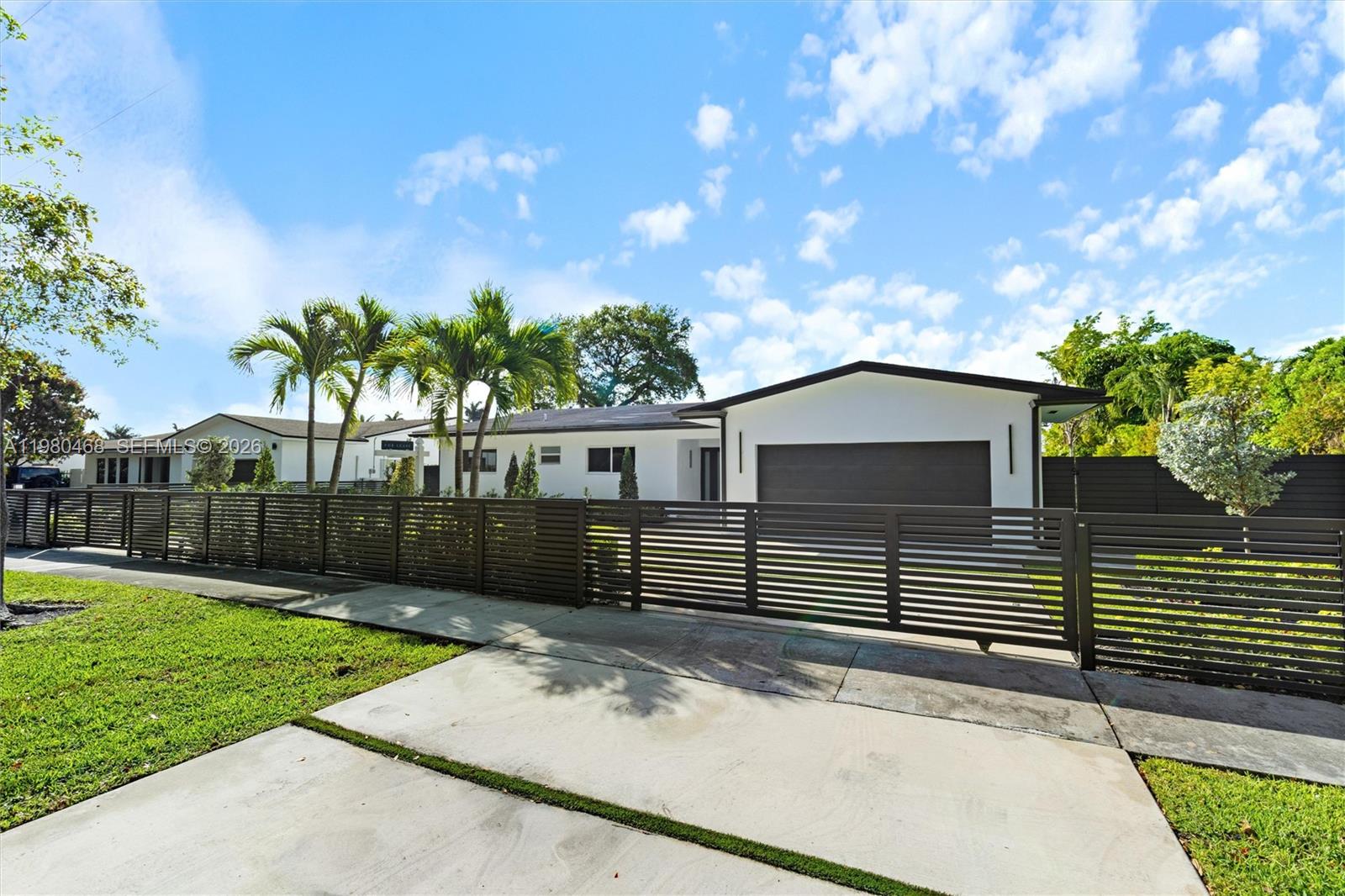 1840 NE 199th St Miami, FL 33179