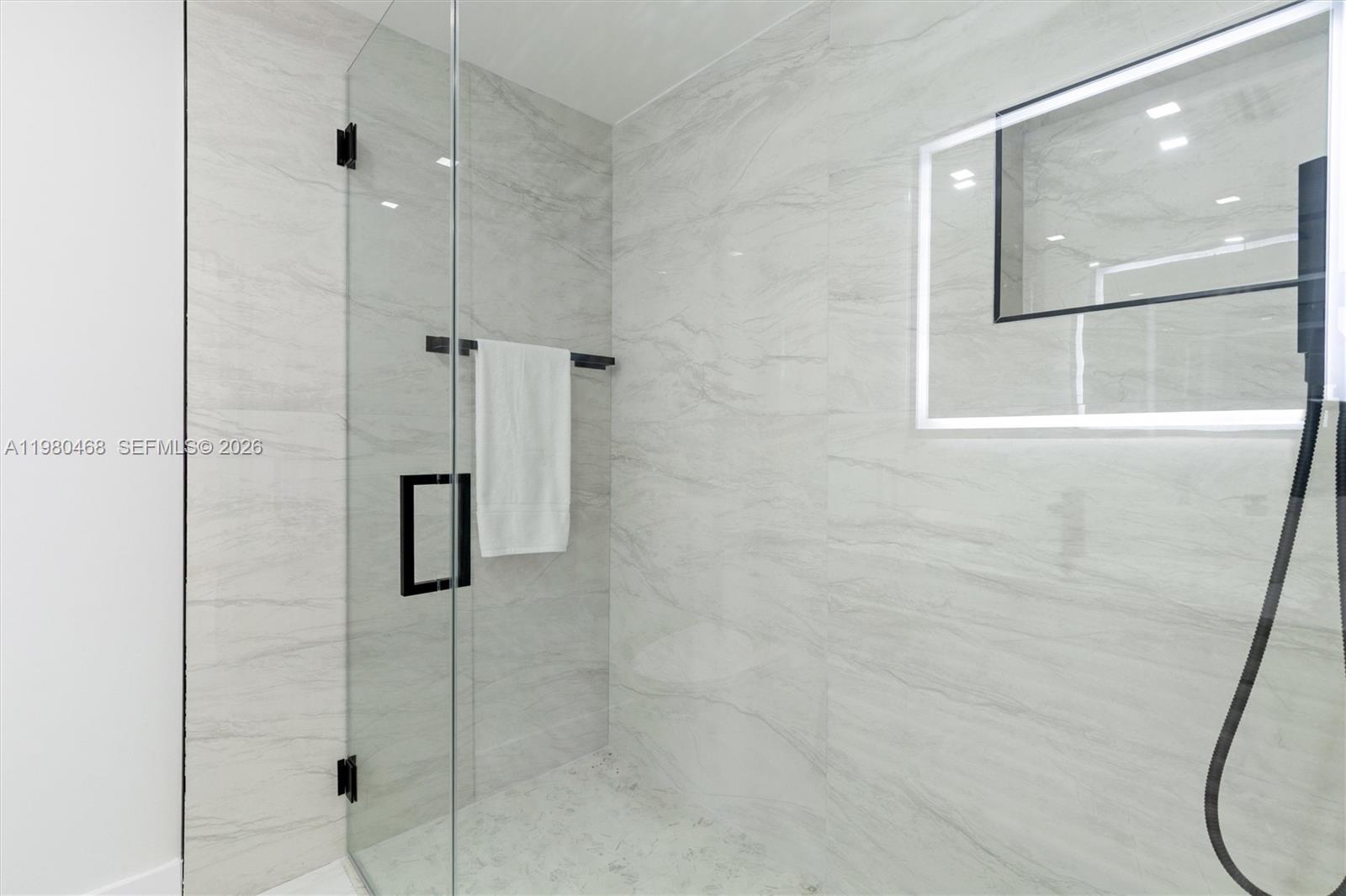 1840 NE 199th St Miami, FL 33179