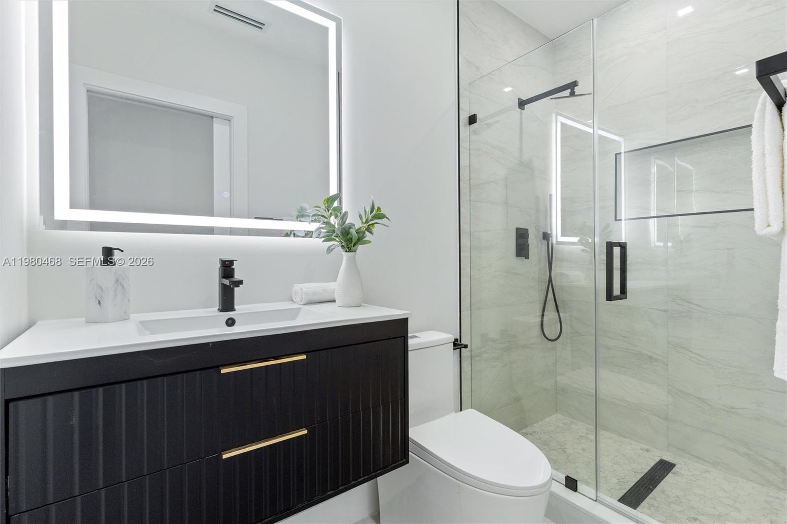 1840 NE 199th St Miami, FL 33179