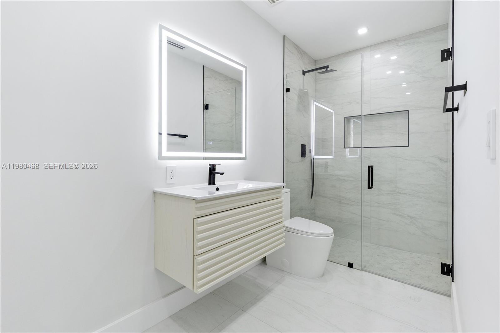 1840 NE 199th St Miami, FL 33179