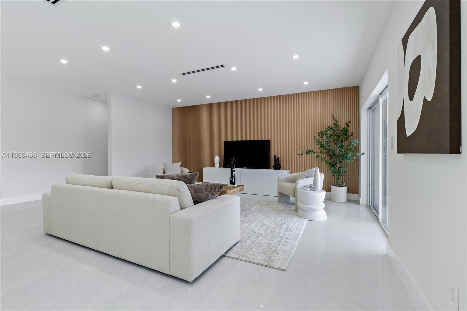 1840 NE 199th St Miami, FL 33179