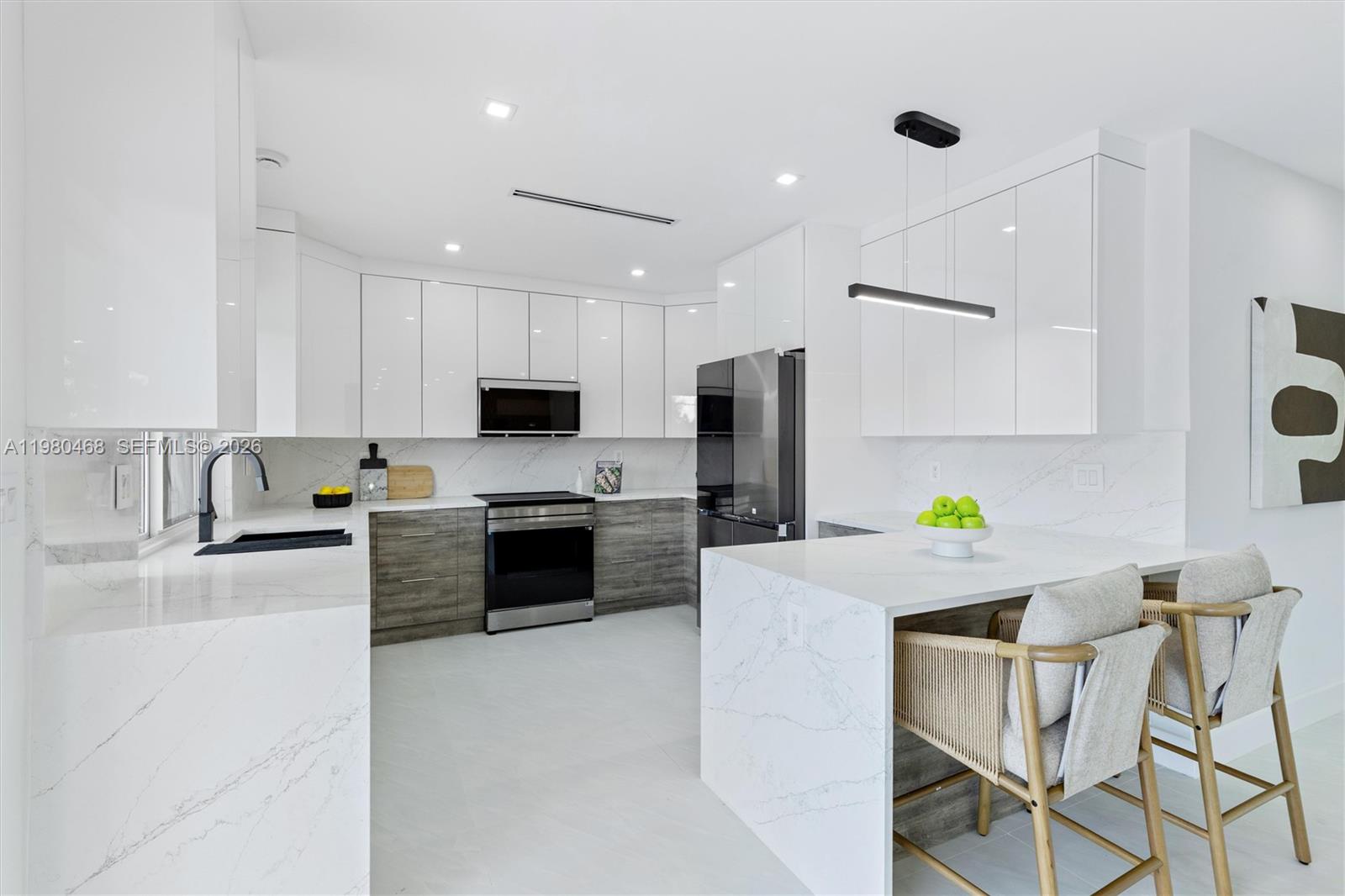 1840 NE 199th St Miami, FL 33179