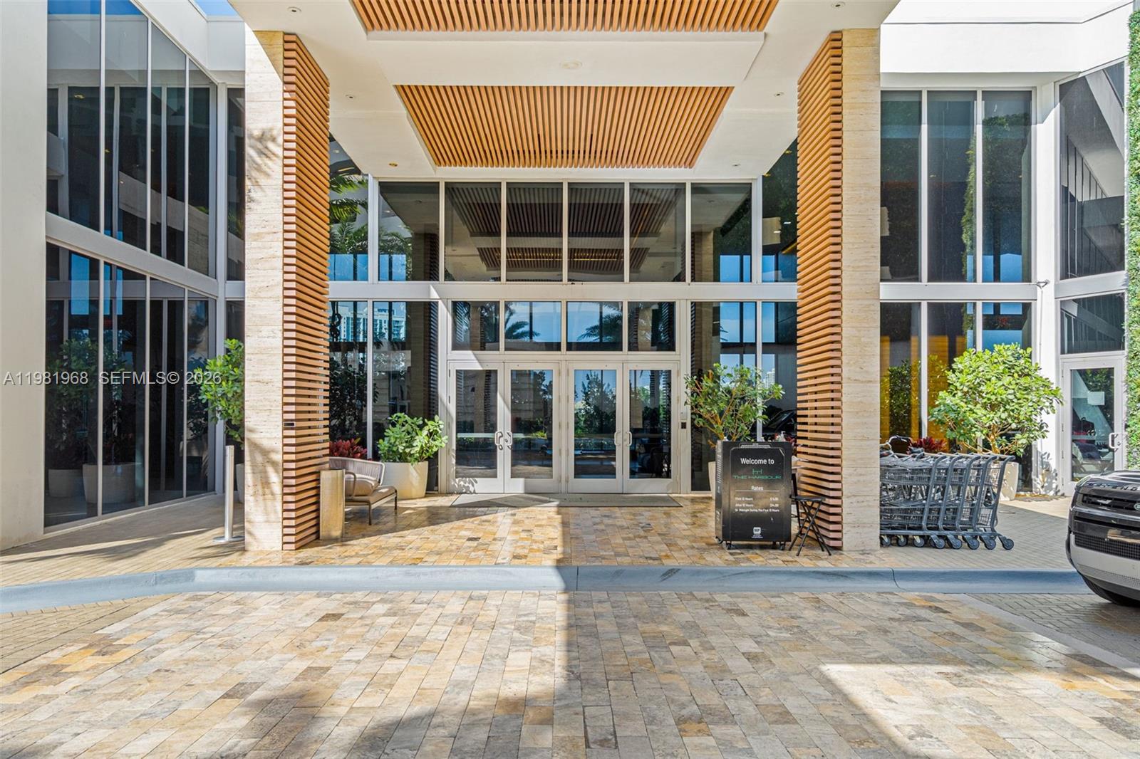 16385 Biscayne Blvd #3201 North Miami Beach, FL 33160