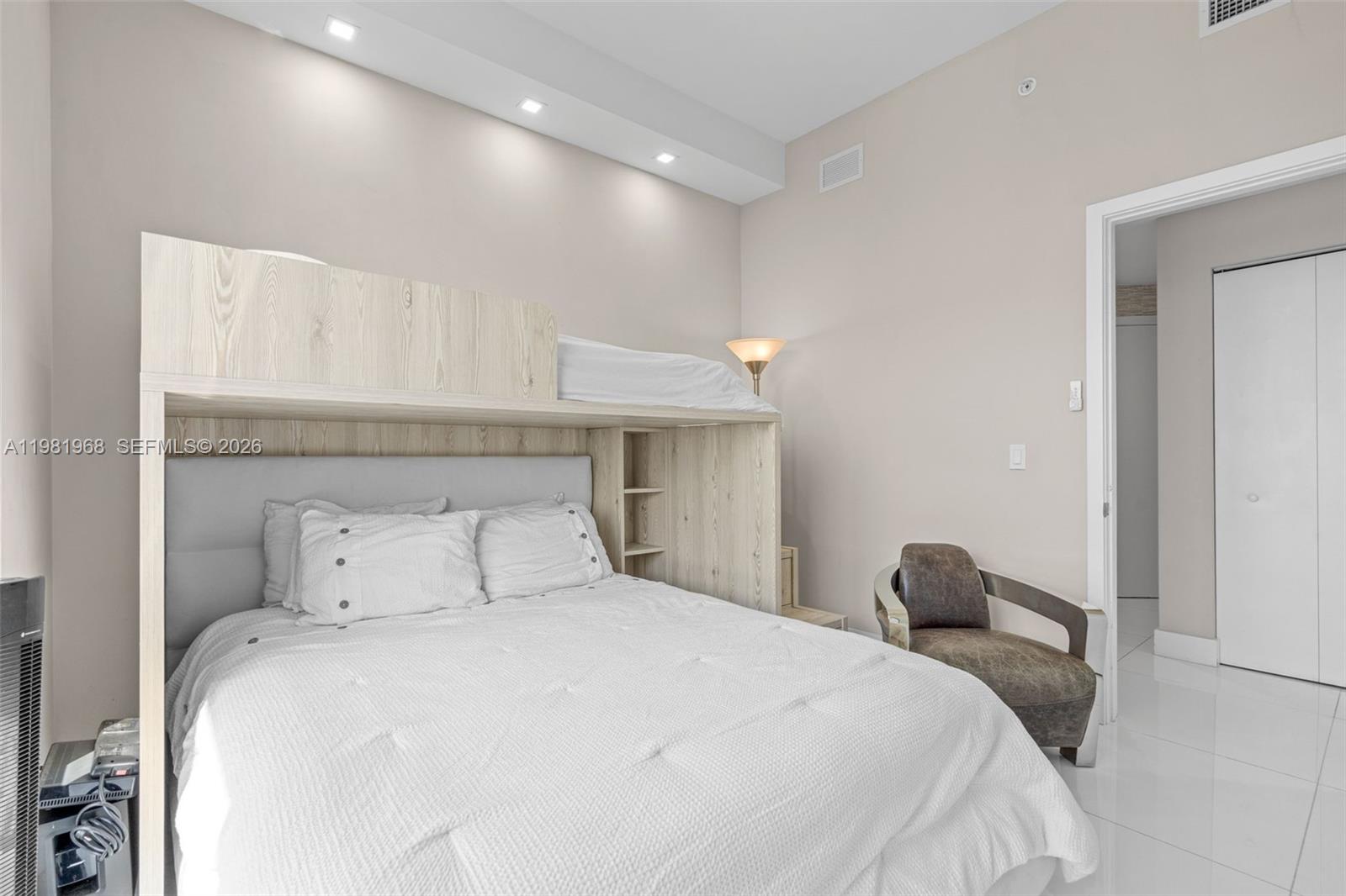 16385 Biscayne Blvd #3201 North Miami Beach, FL 33160