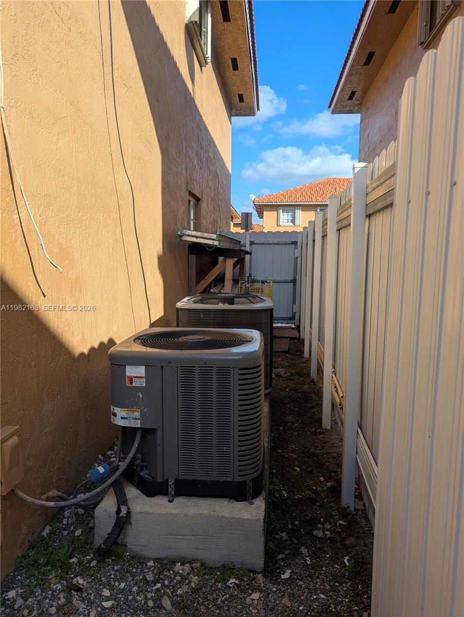 2485 W 76th St #109 Hialeah, FL 33016