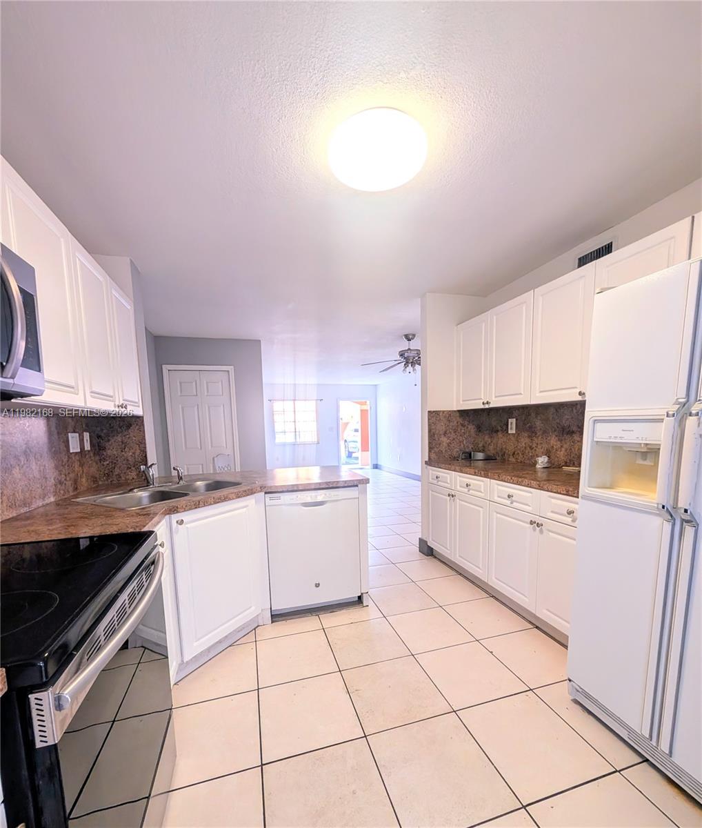 2485 W 76th St #109 Hialeah, FL 33016