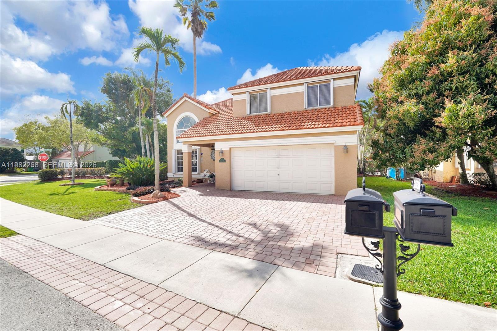 2632 Oak Park Cir Davie, FL 33328