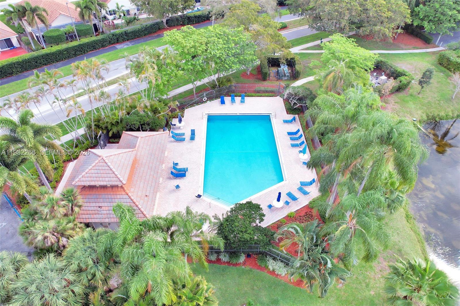 2632 Oak Park Cir Davie, FL 33328