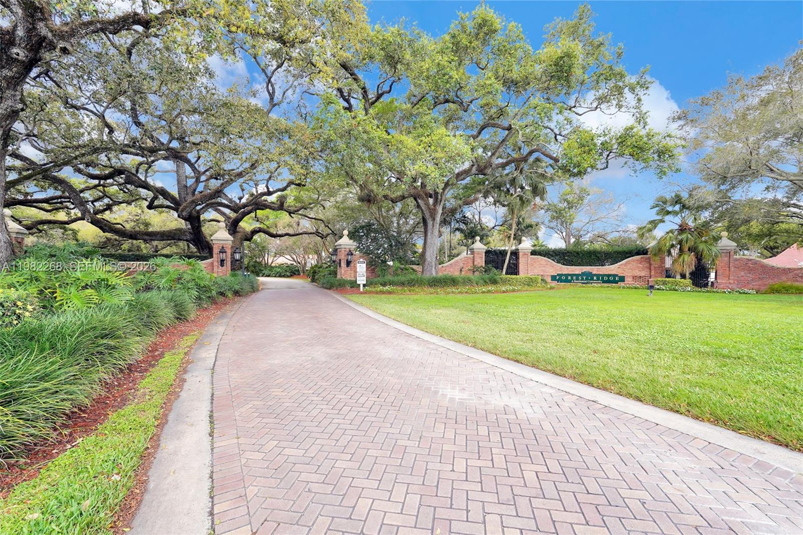 2632 Oak Park Cir Davie, FL 33328