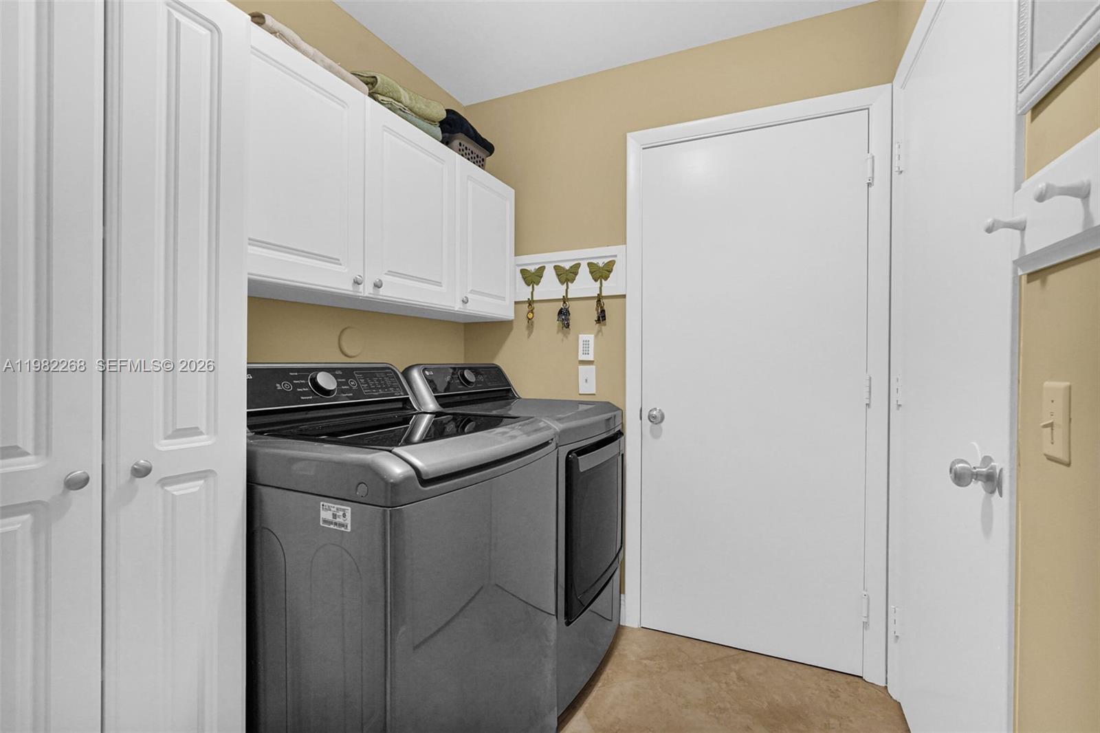 2632 Oak Park Cir Davie, FL 33328