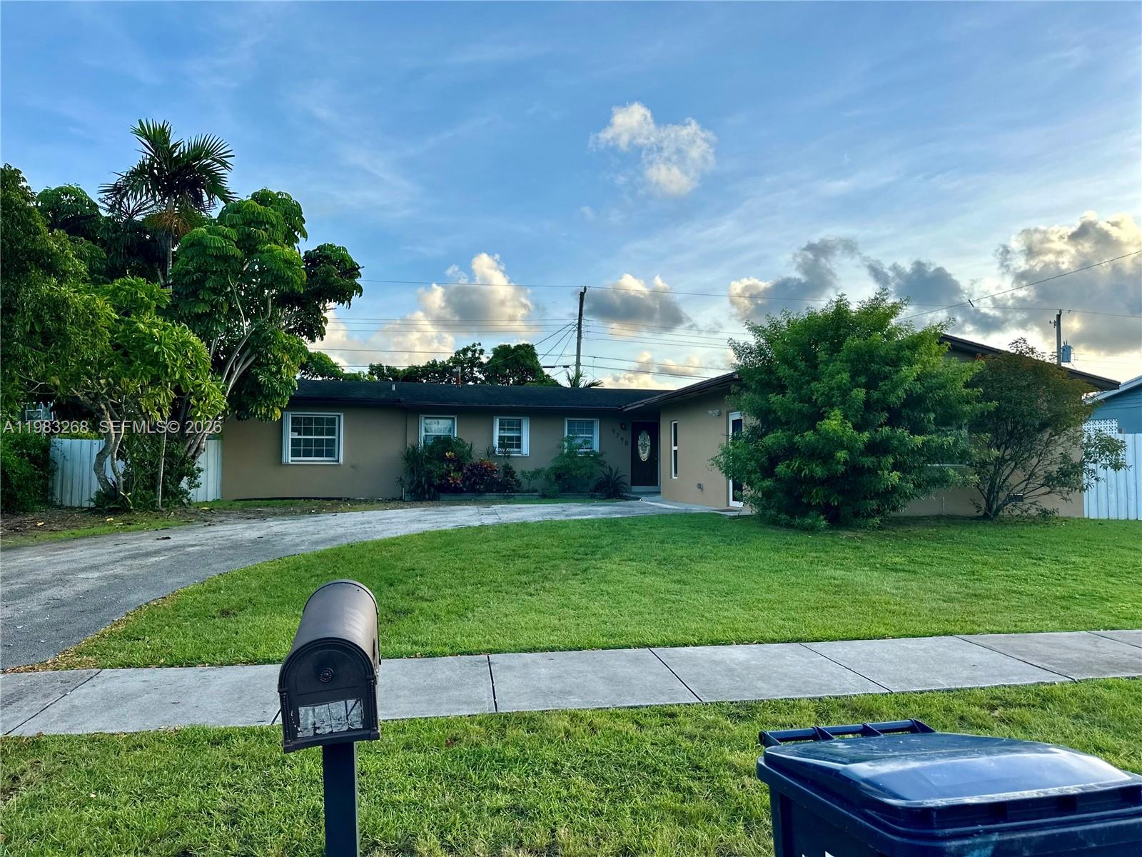 9798 SW 158th St Miami, FL 33157