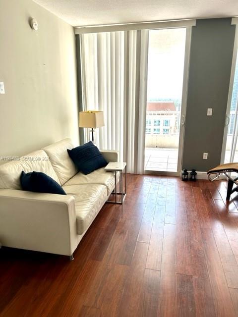 170 SE 14th St #2207 Miami, FL 33131