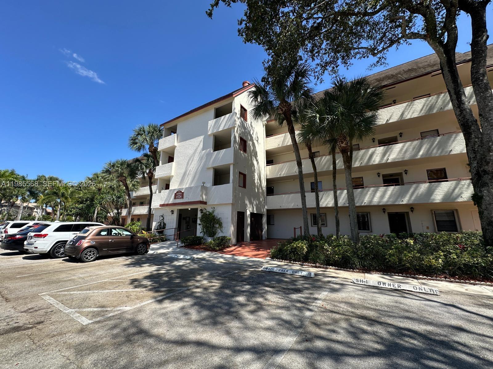 12524 Shoreline Dr #104 Wellington, FL 33414