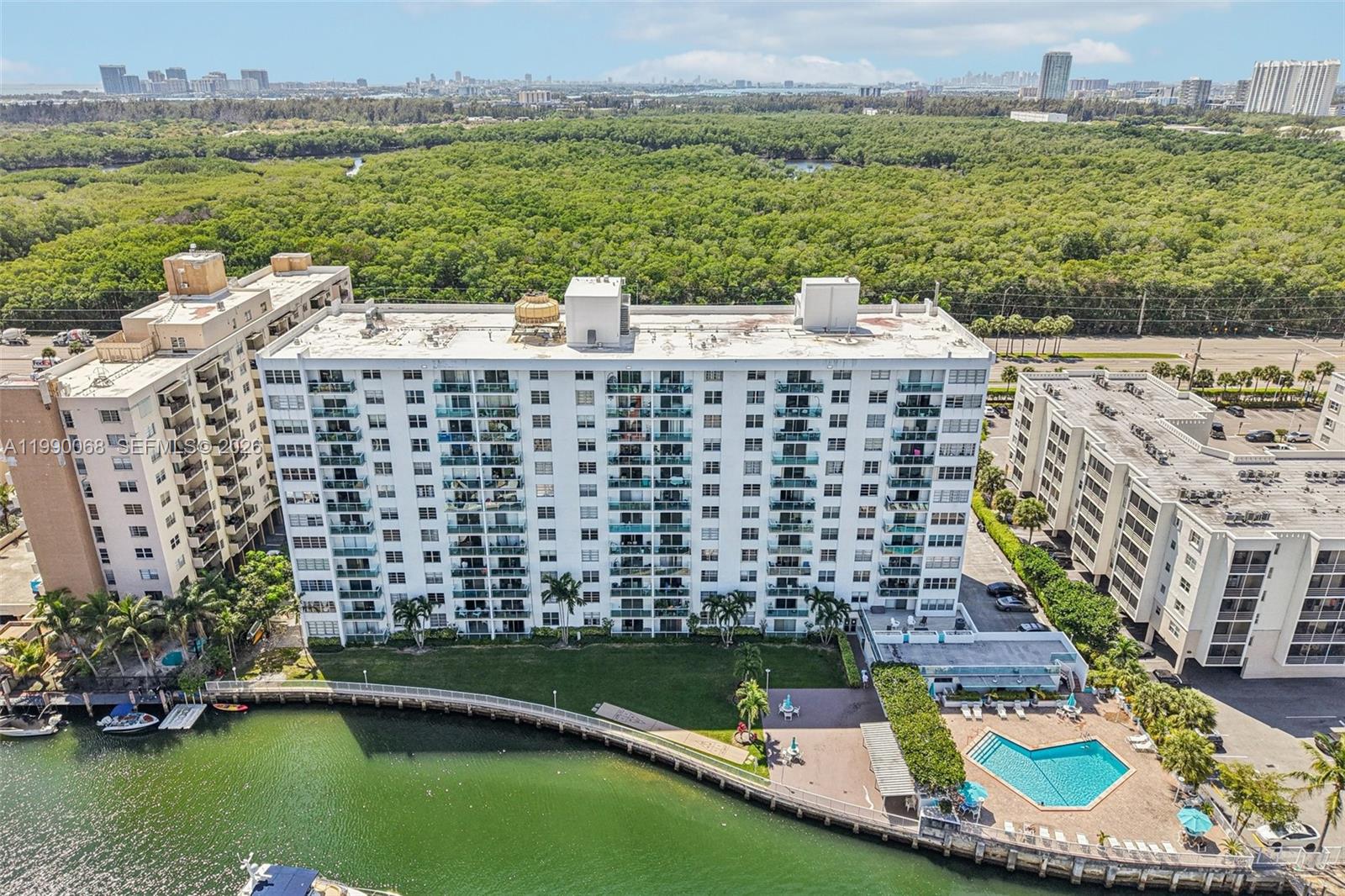 2841 NE 163rd St #605 North Miami Beach, FL 33160