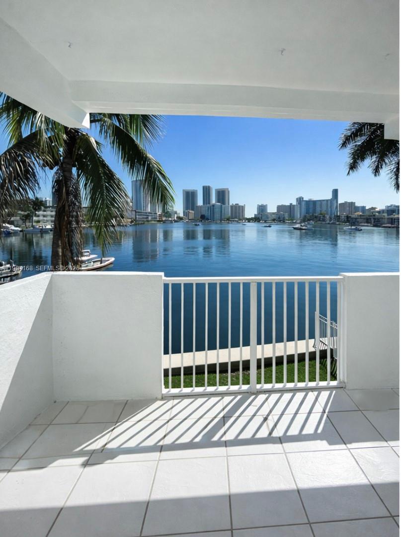 462 Golden Isles Dr #210