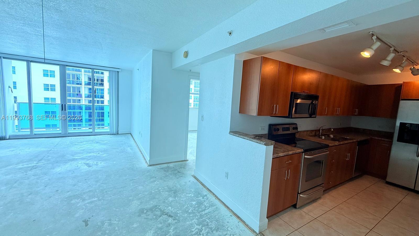 7501 E Treasure Dr #8B