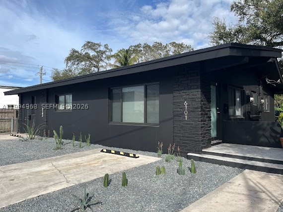6101 NE Miami Ct #2