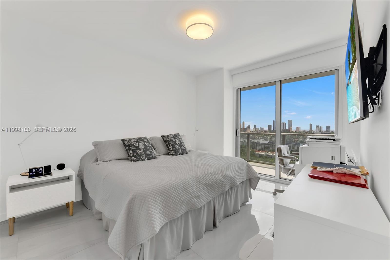 16385 Biscayne Blvd #1819 North Miami Beach, FL 33160