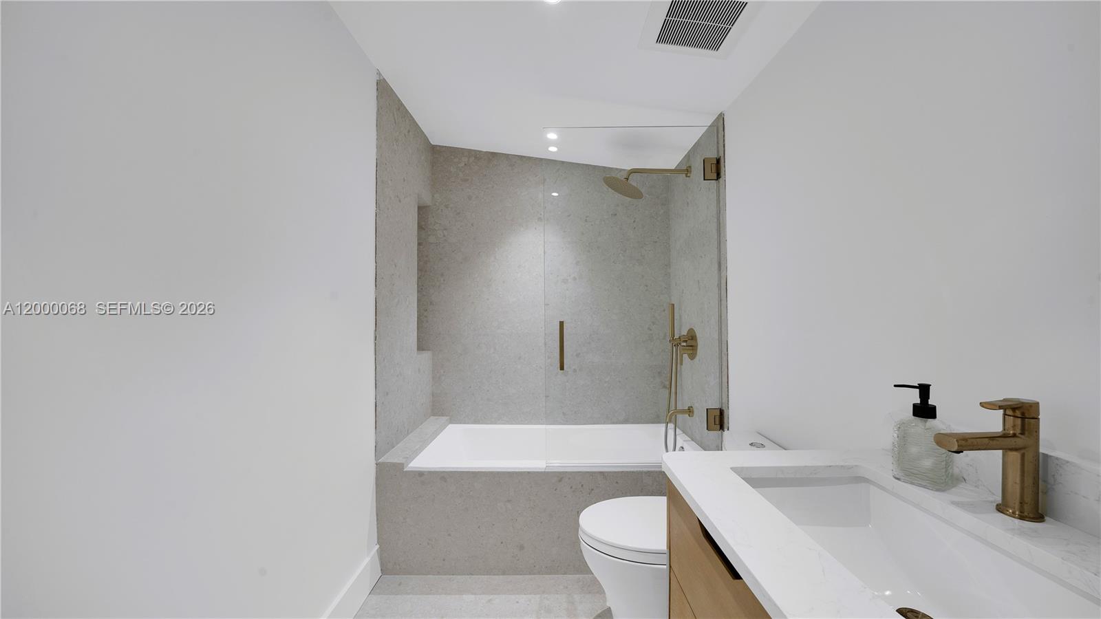 12600 Ixora Rd North Miami, FL 33181