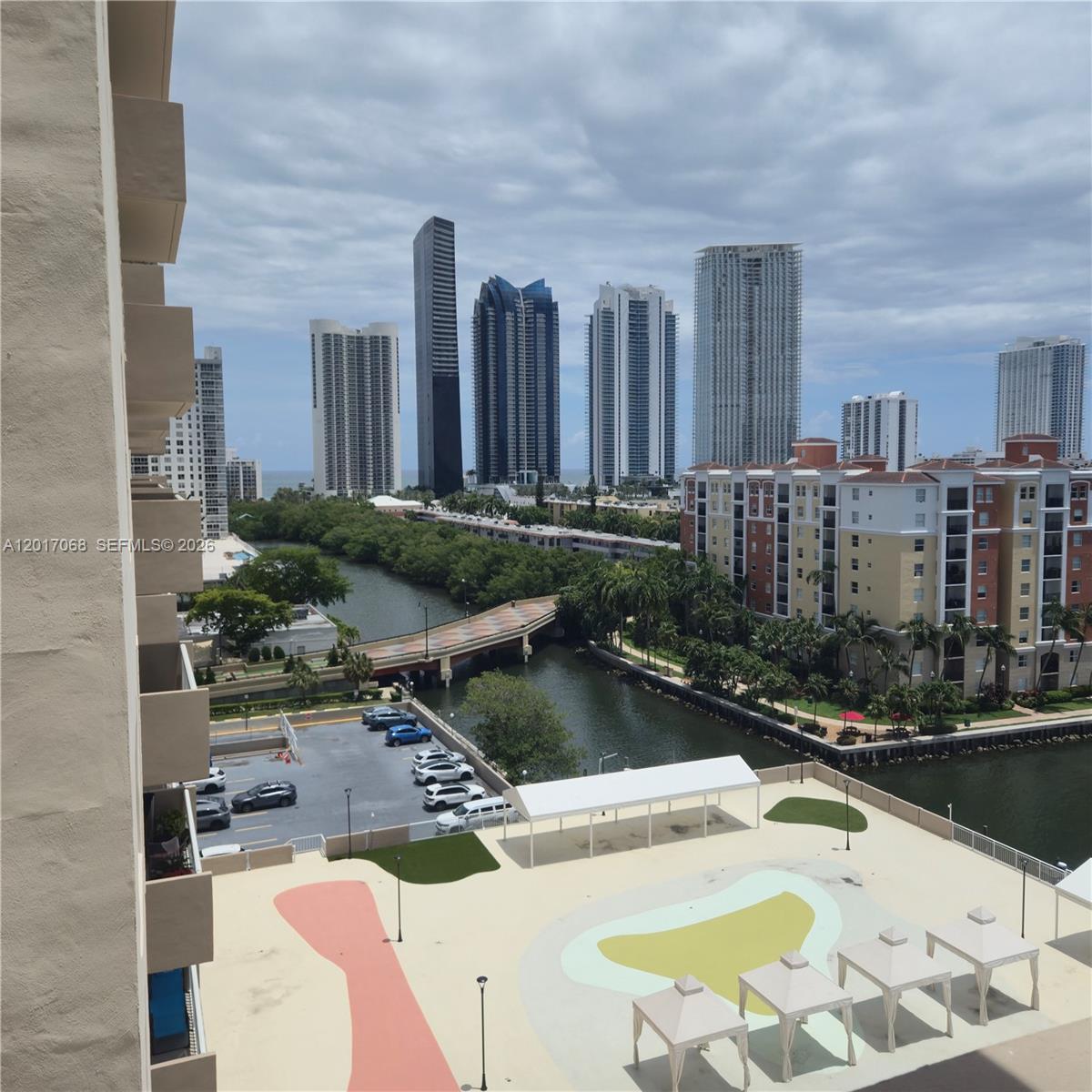image Winston Towers 1001