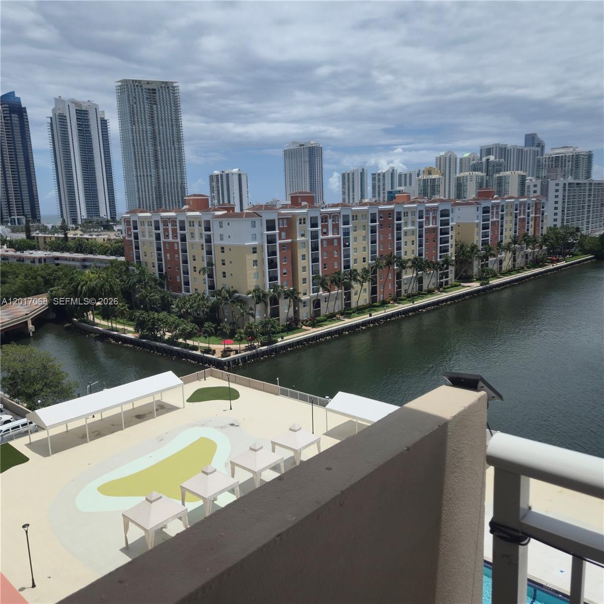 image Winston Towers 1002