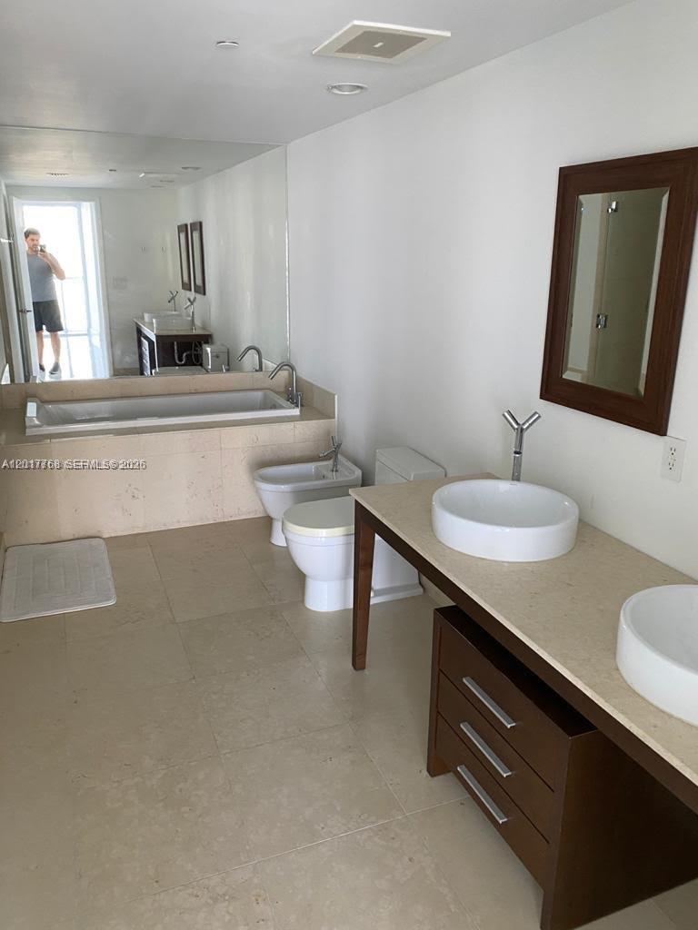 495 Brickell Ave #2902 Miami, FL 33131