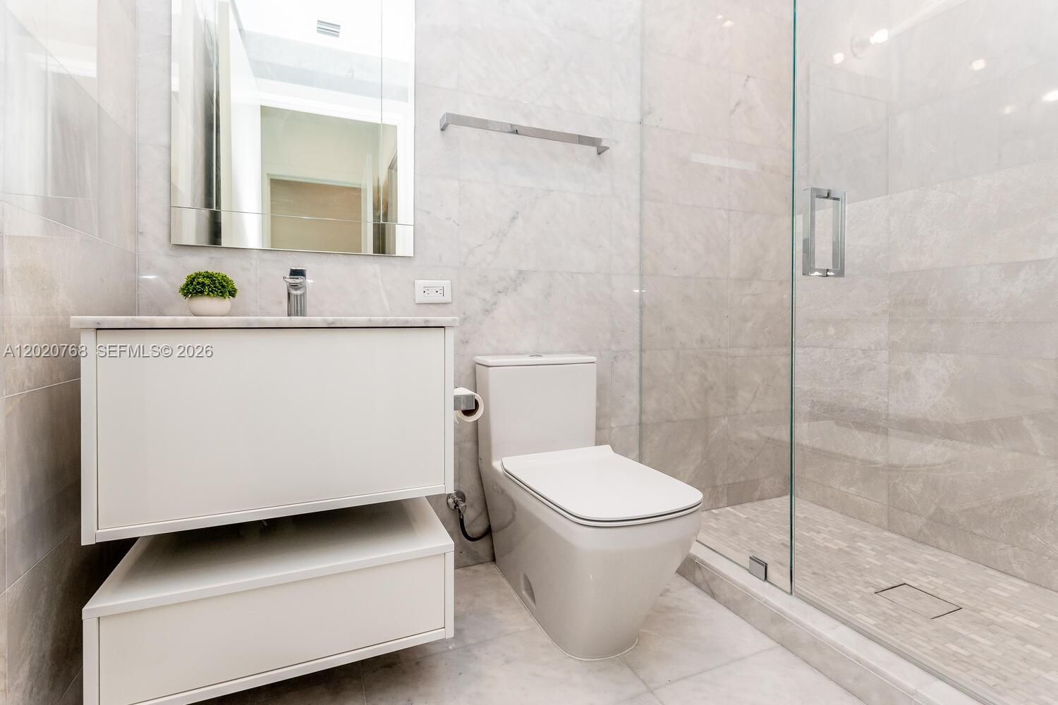 18501 E Collins #1503 Sunny Isles Beach, FL 33160