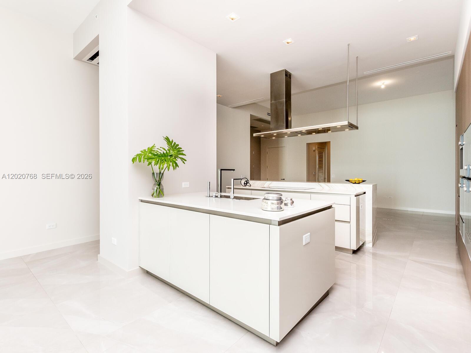 18501 E Collins #1503 Sunny Isles Beach, FL 33160