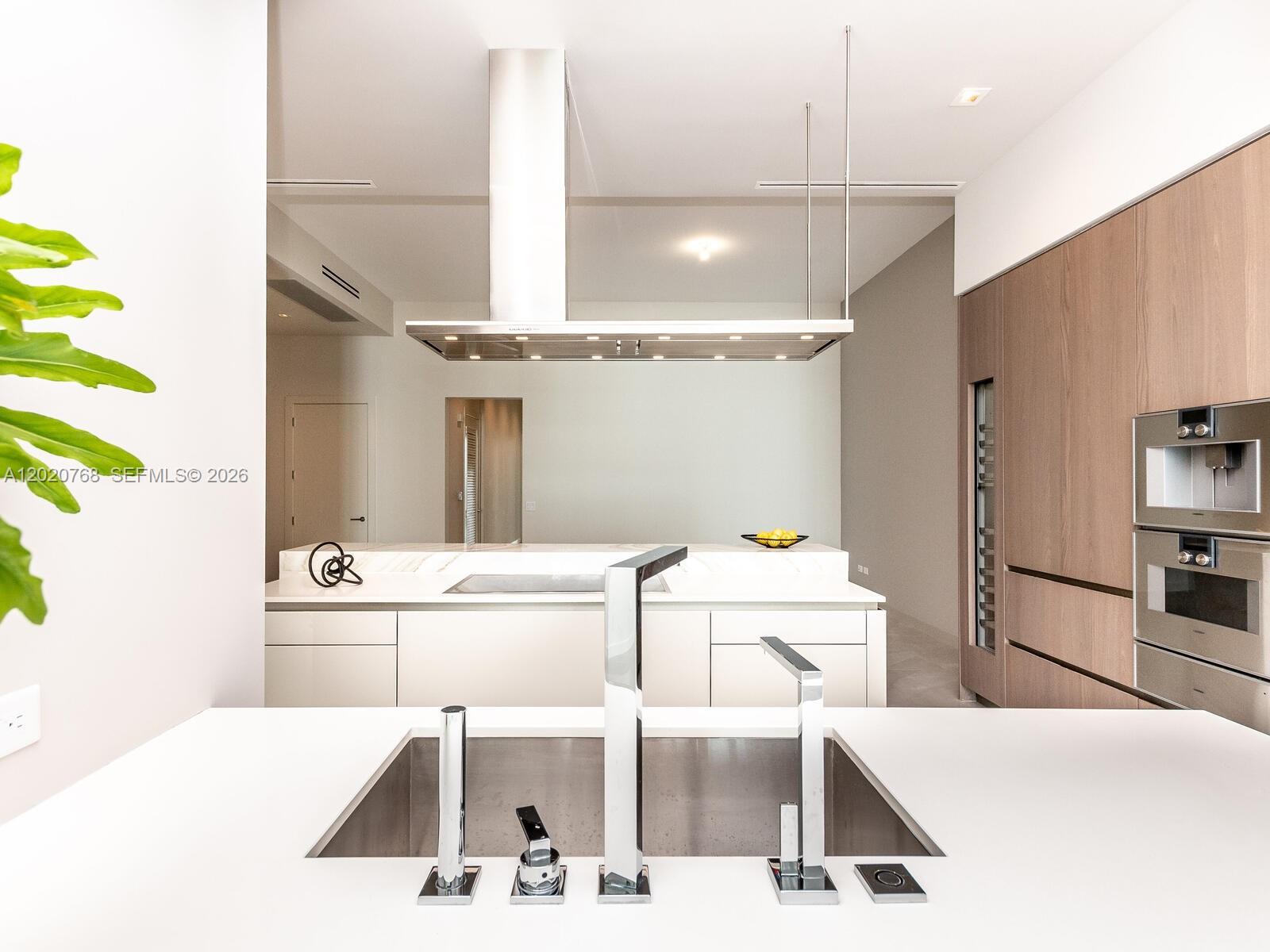 18501 E Collins #1503 Sunny Isles Beach, FL 33160