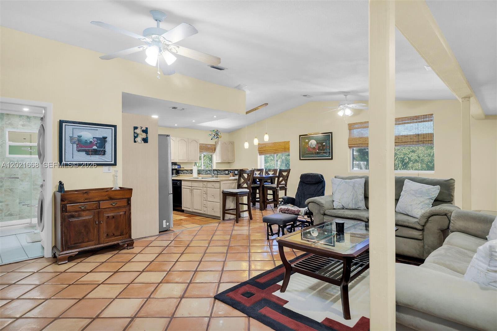 323 Bay Vw Ave