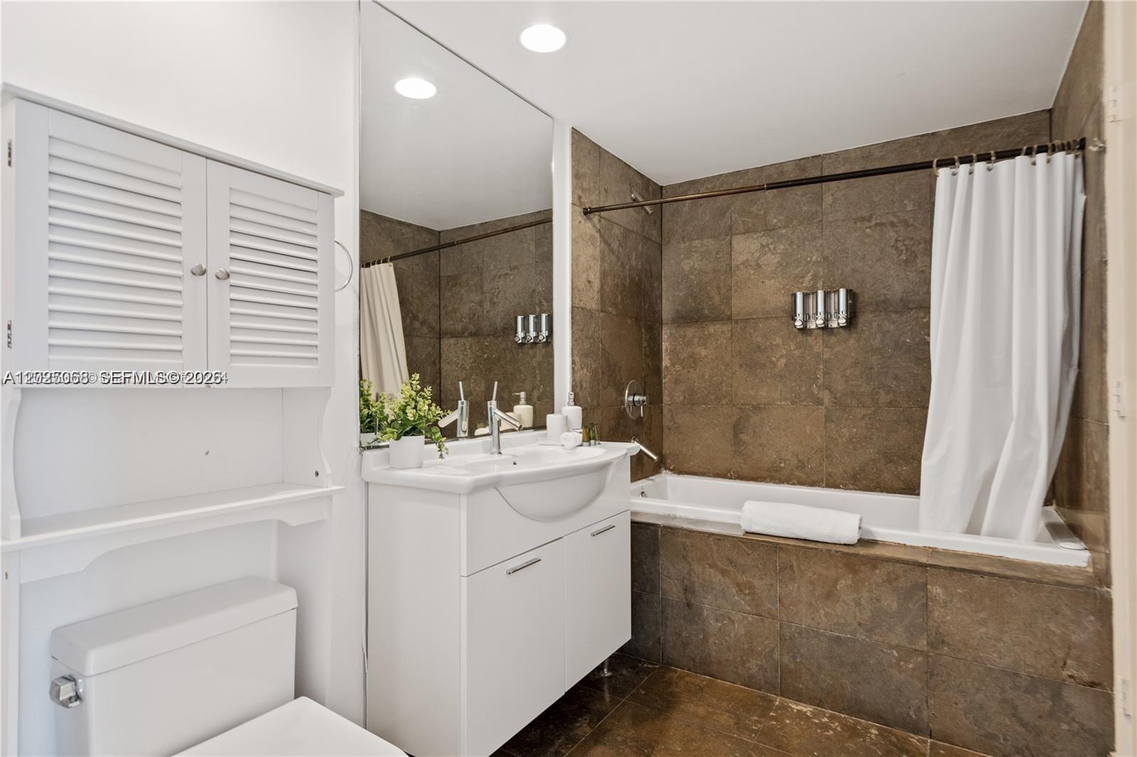 485 Brickell Ave #2311 Miami, FL 33131