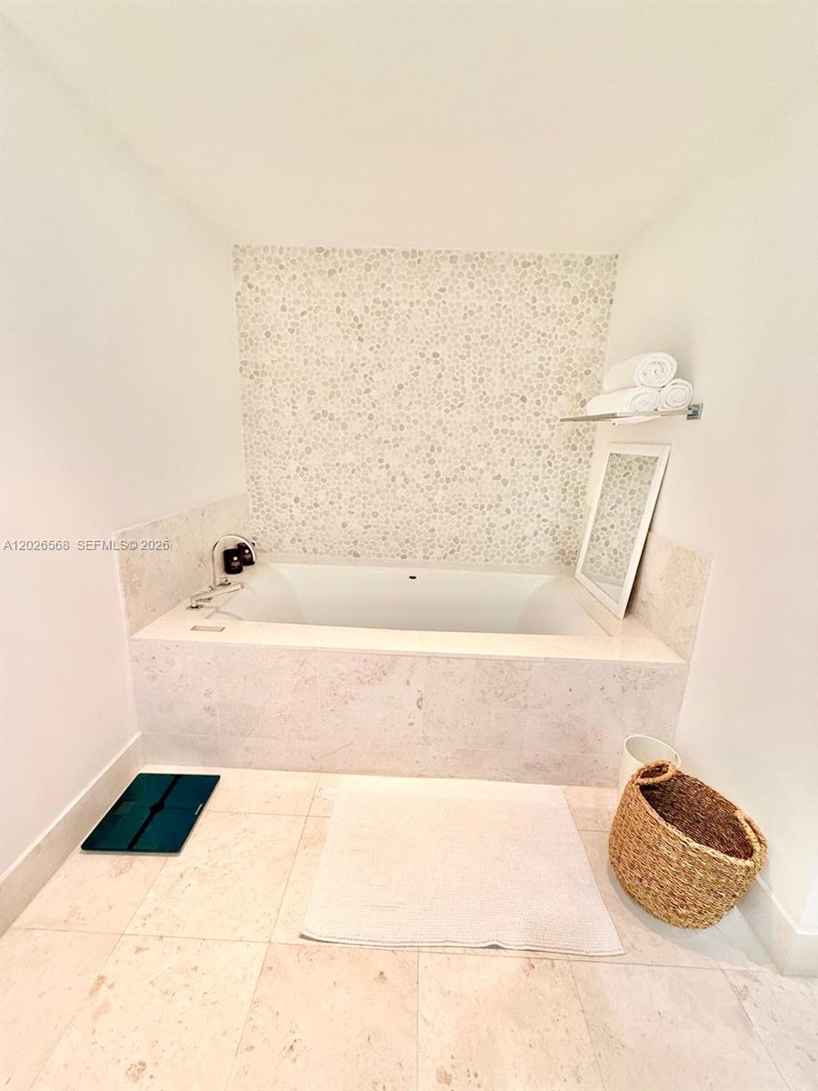 17121 Collins Ave #1207 Sunny Isles Beach, FL 33160