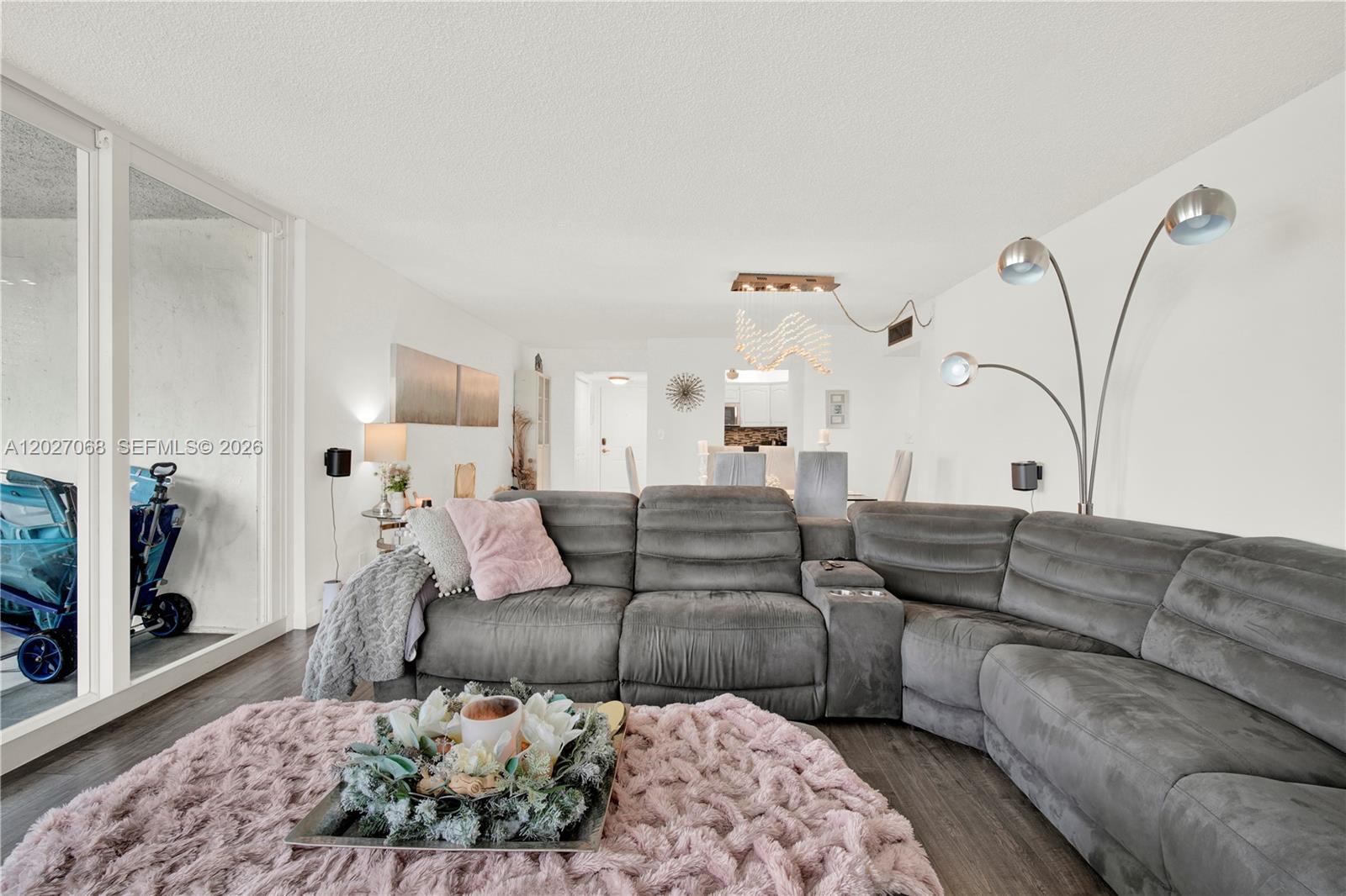 image Arlen House East9