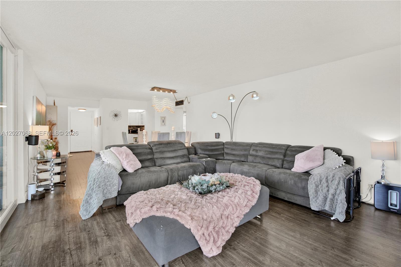 image Arlen House East10