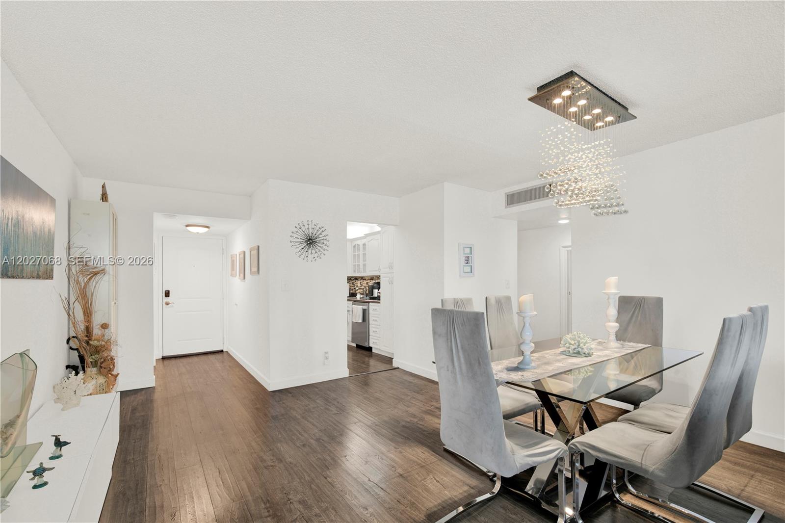 image Arlen House East11