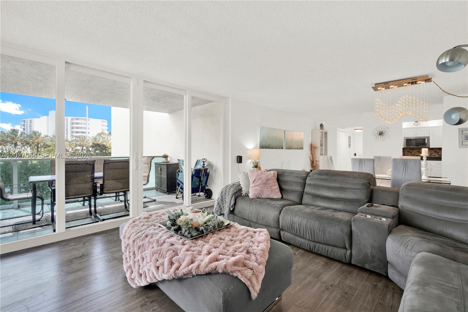 image Arlen House East12