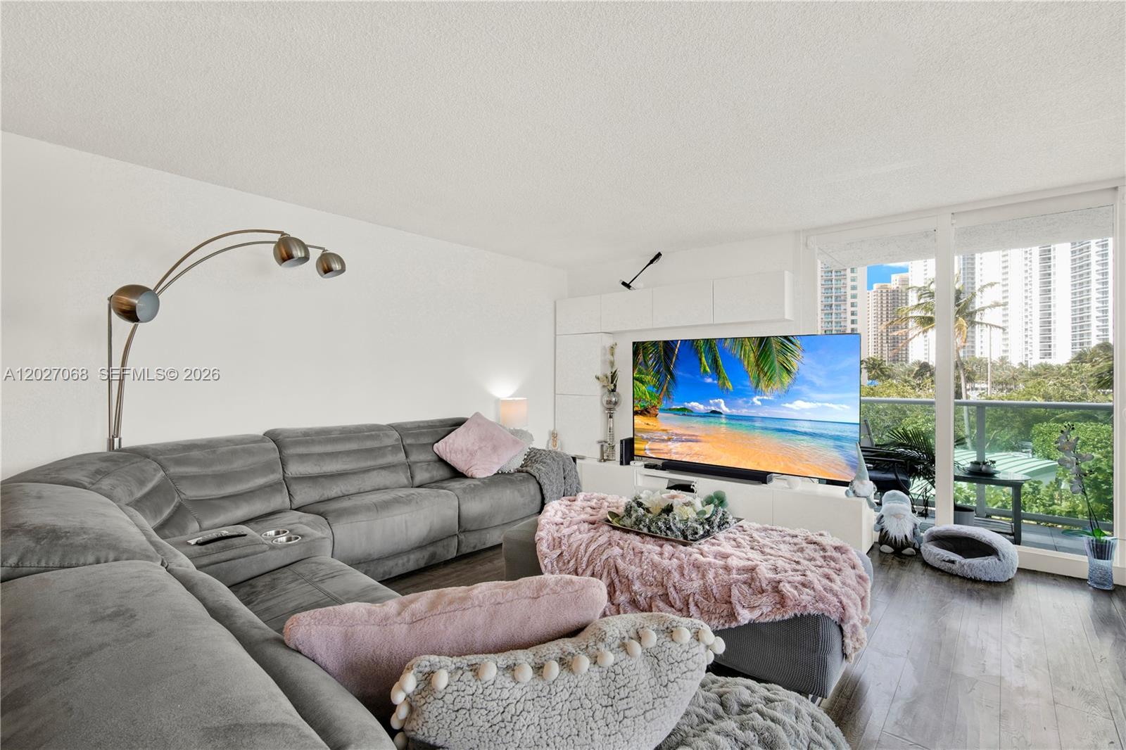 image Arlen House East14