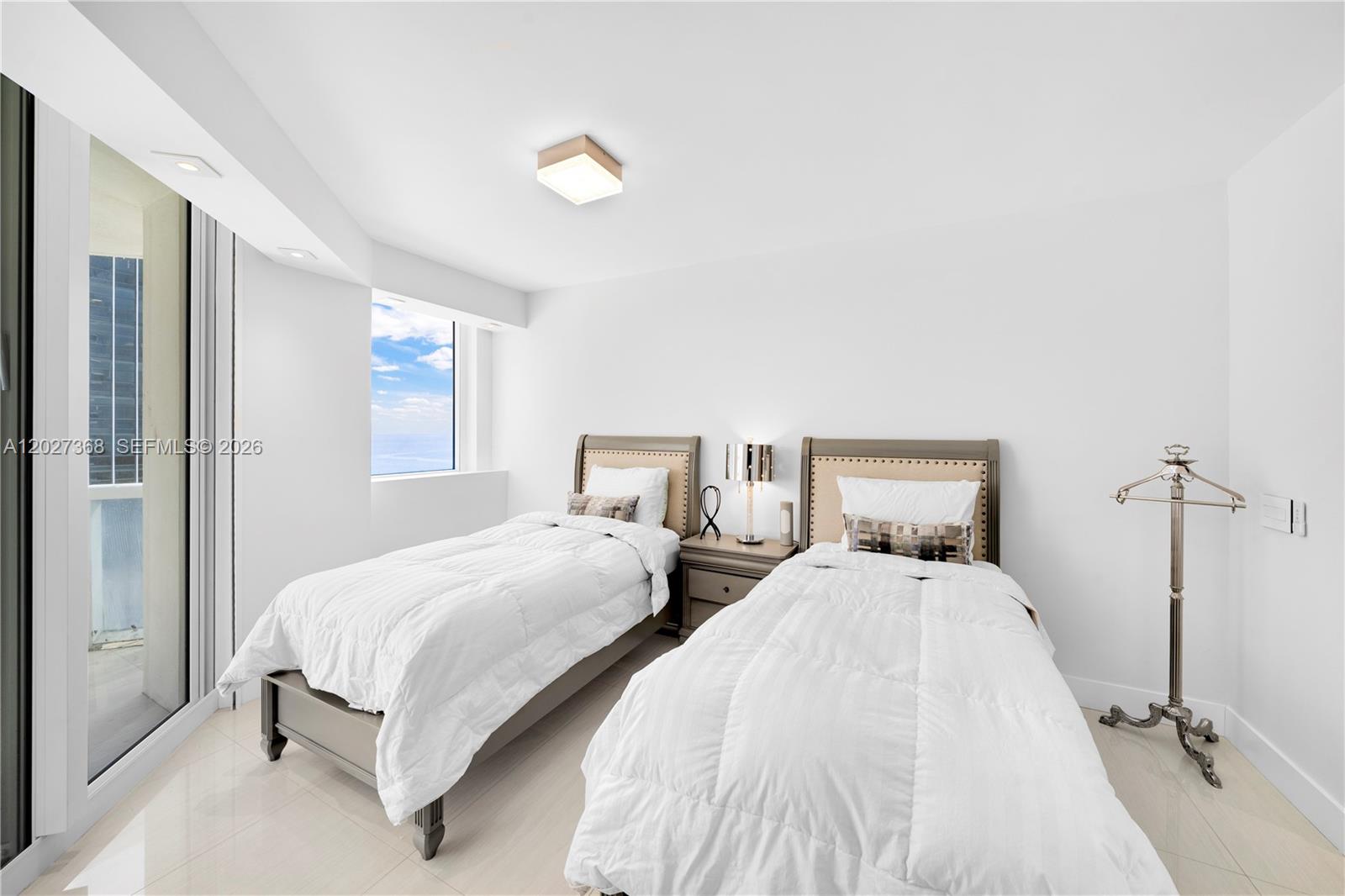 4779 Collins Ave #908 Miami Beach, FL 33140