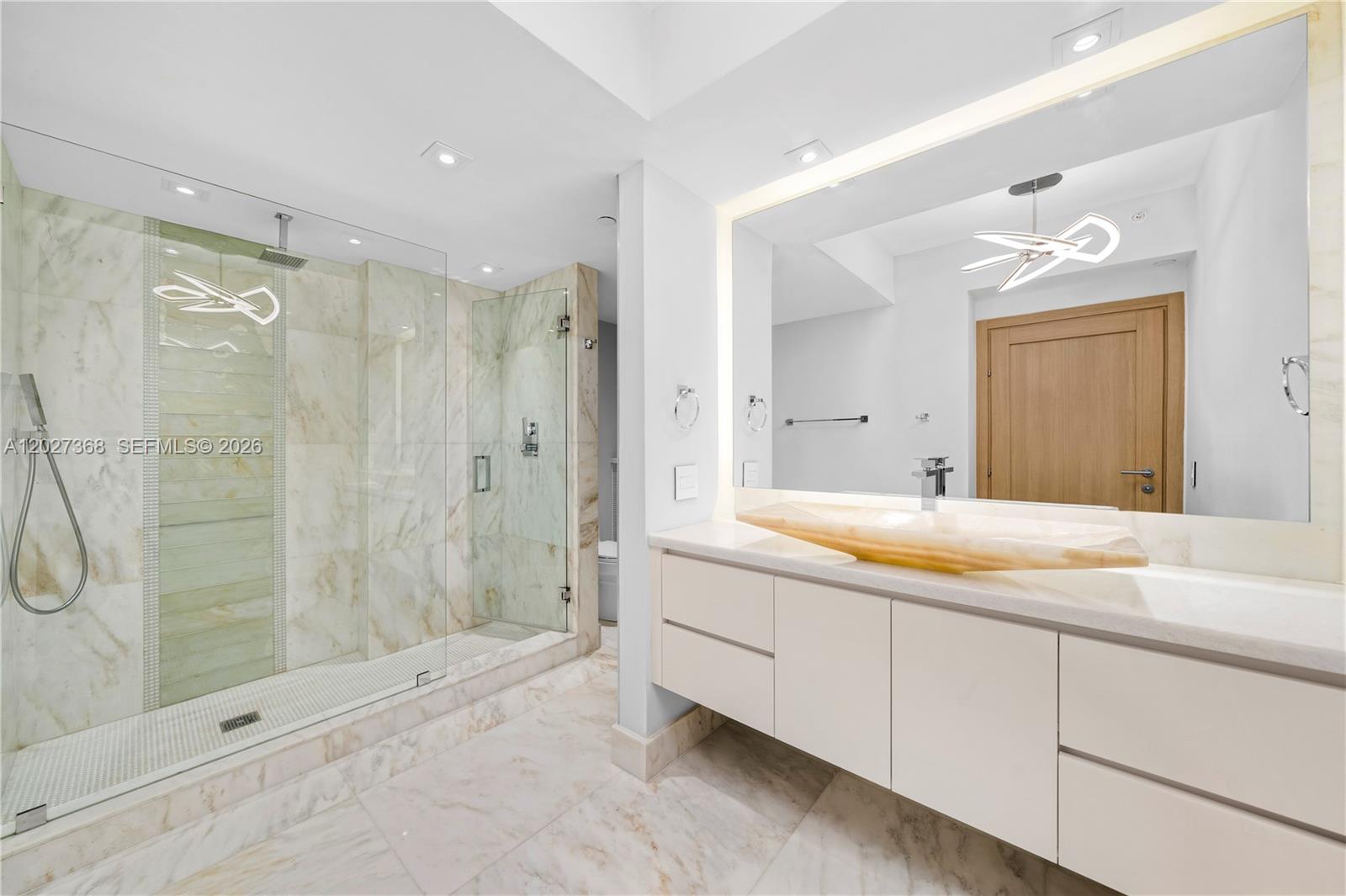 4779 Collins Ave #908 Miami Beach, FL 33140