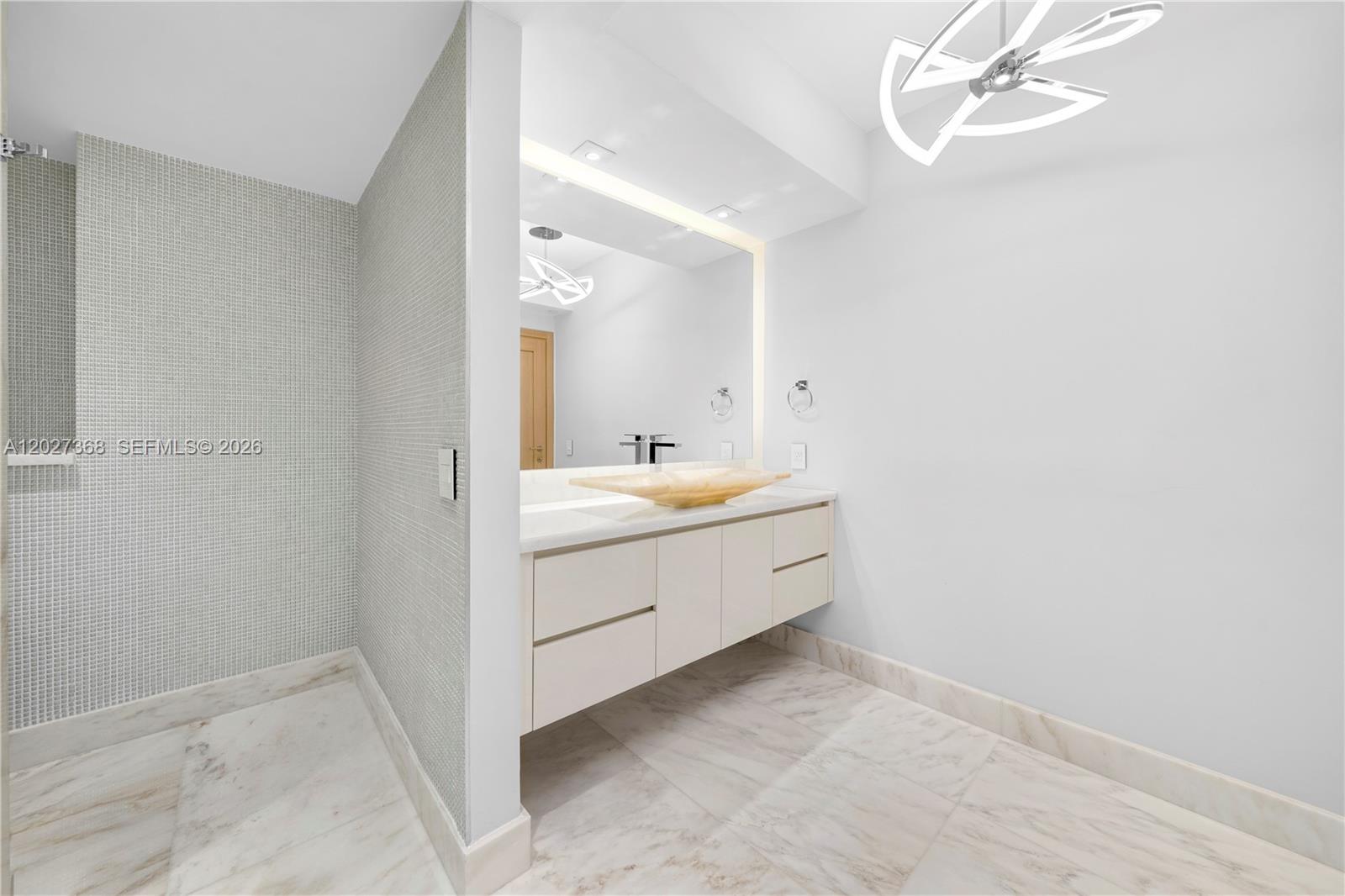 4779 Collins Ave #908 Miami Beach, FL 33140